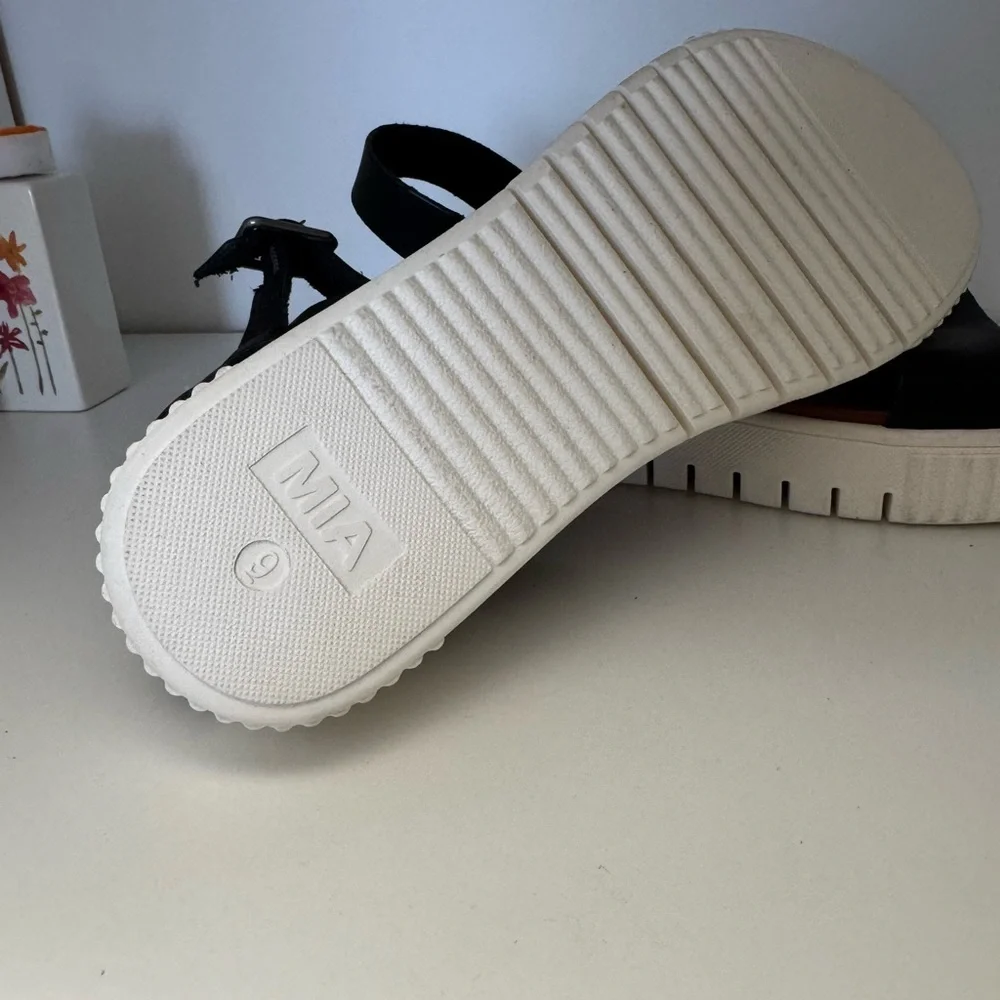 Mia Black leather strap sandals - Picture 3 of 4